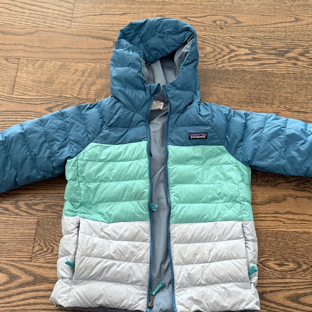 Patagonia Kids' Blue and Mint Puffer Jacket size Medium (10)